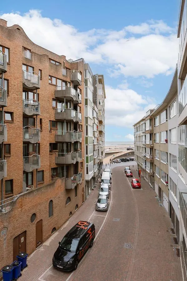 Cosy Apartment With 2 Terraces Right At The Beach Ostend