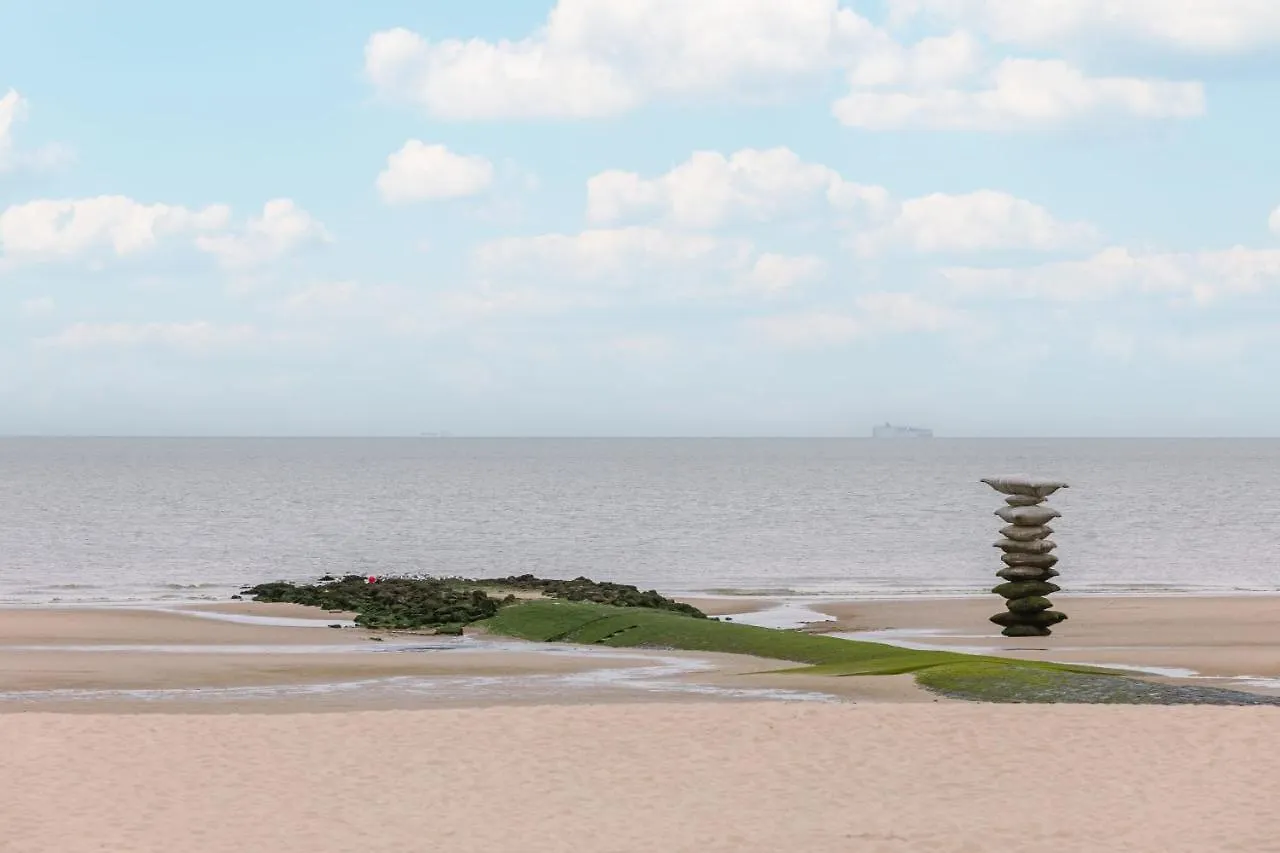 Cosy Apartment With 2 Terraces Right At The Beach 奥斯滕德